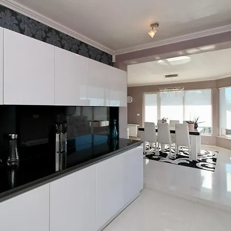 Spacious Flat In The Greek District * Βάρνα
