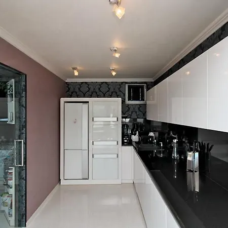 Spacious Flat In The Greek District Βάρνα