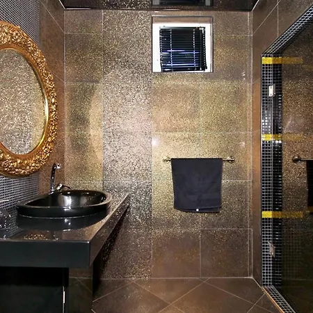 Spacious Flat In The Greek District *